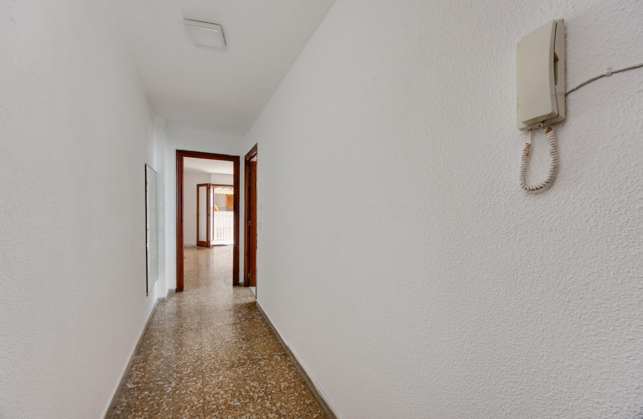 Resale - Apartment - Torrevieja - Playa del Acequión