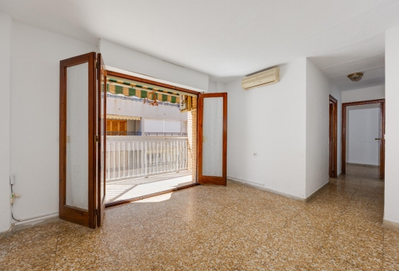 Resale - Apartment - Torrevieja - Playa del Acequión