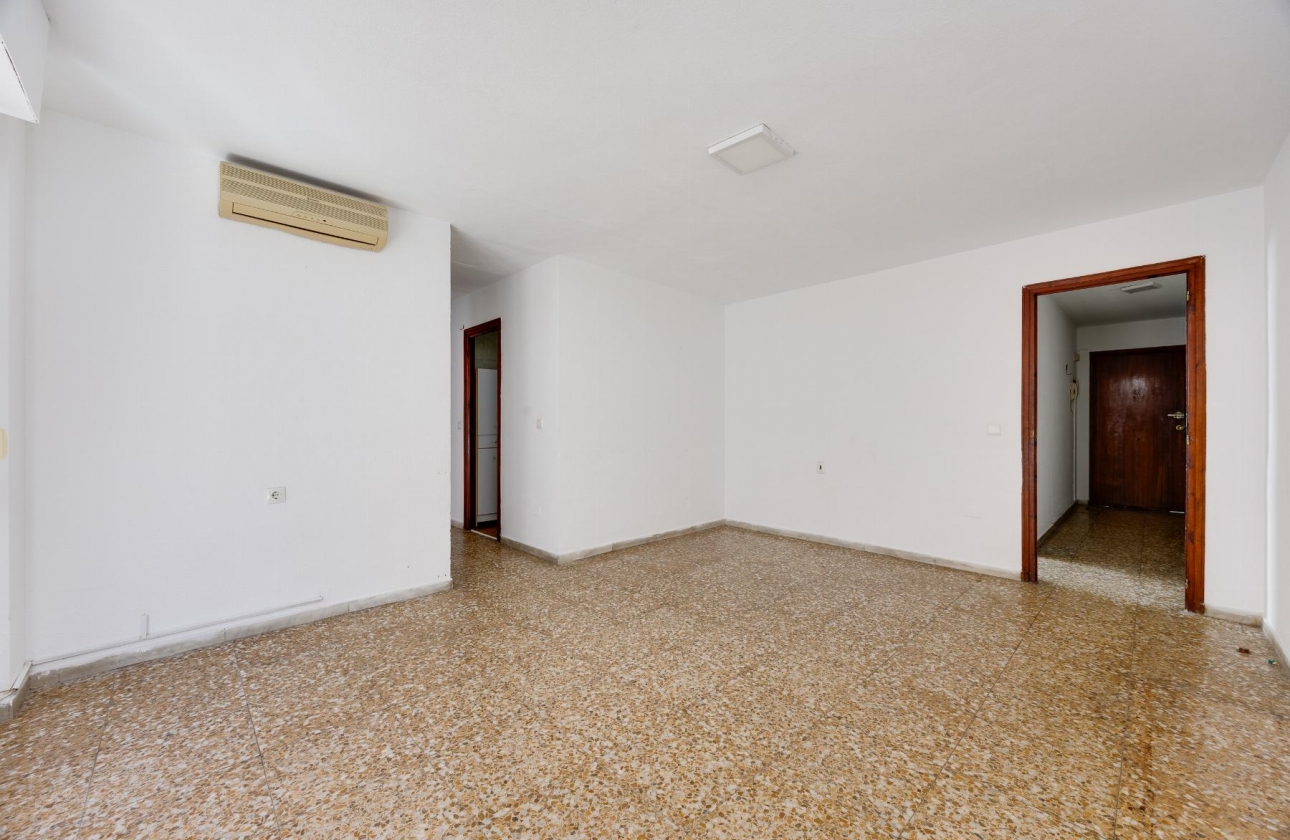 Resale - Apartment - Torrevieja - Playa del Acequión