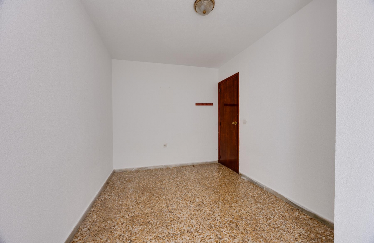 Resale - Apartment - Torrevieja - Playa del Acequión