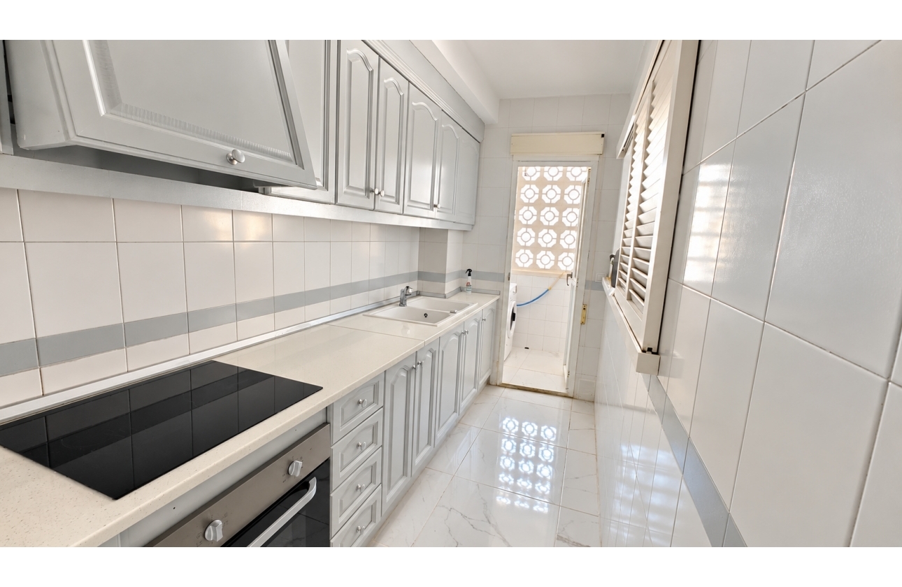 Resale - Apartment - Torrevieja - Acequion