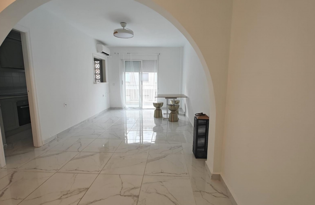 Resale - Apartment - Torrevieja - Acequion