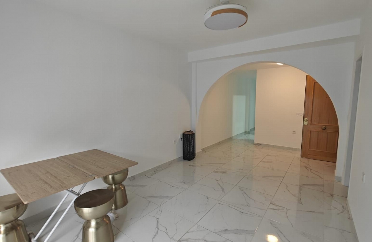 Resale - Apartment - Torrevieja - Acequion