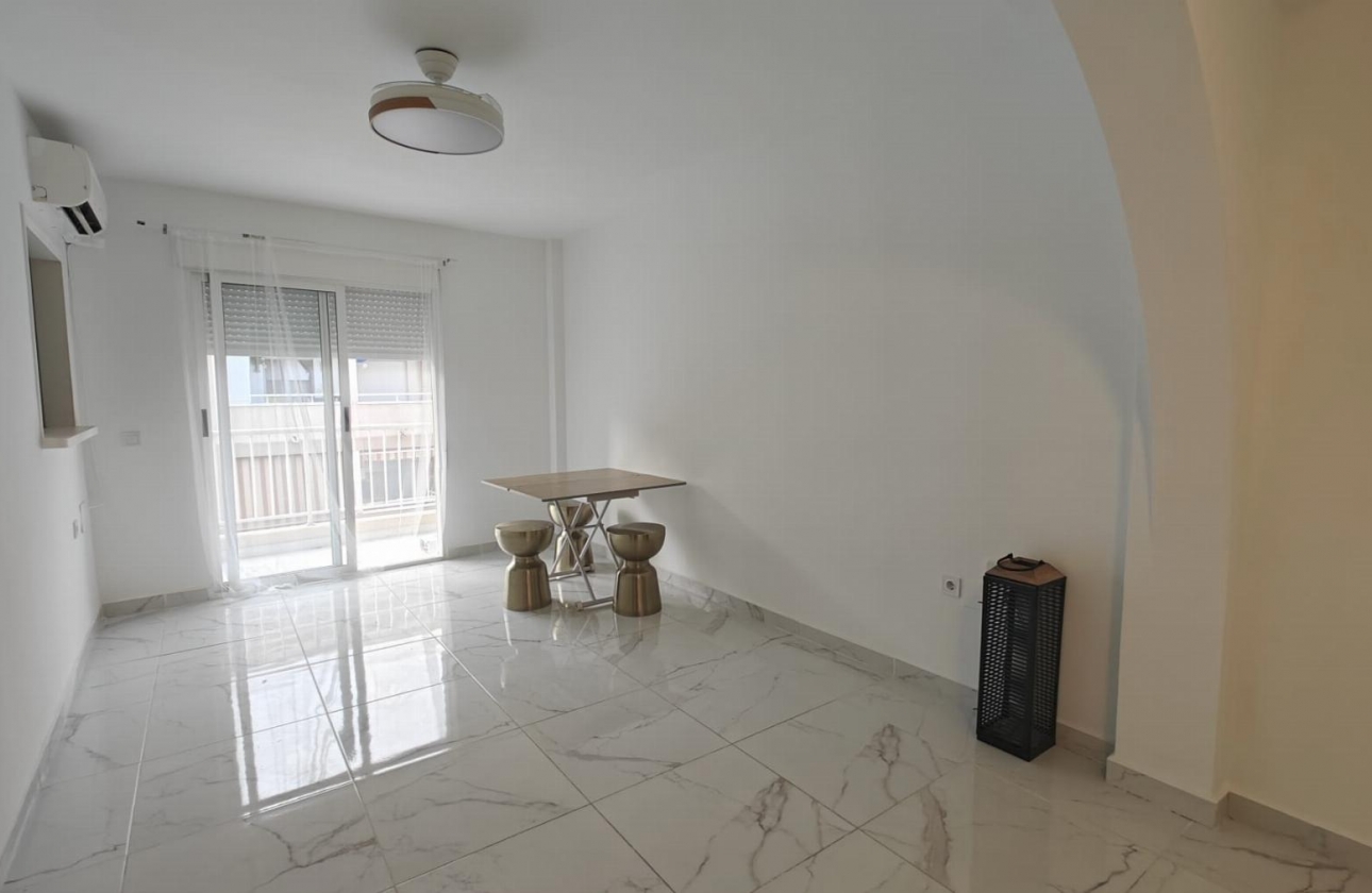 Resale - Apartment - Torrevieja - Acequion
