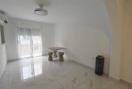Resale - Apartment - Torrevieja - Acequion