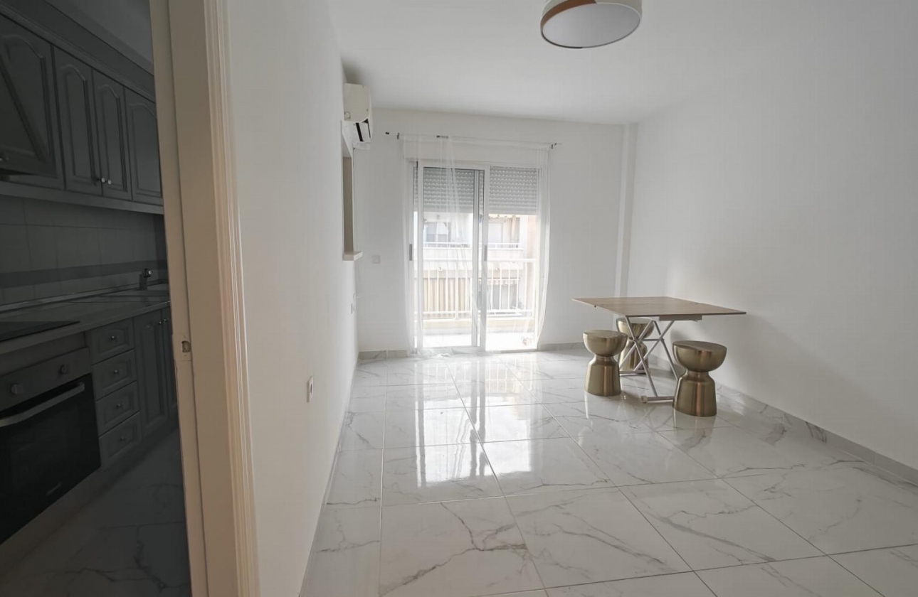 Resale - Apartment - Torrevieja - Acequion