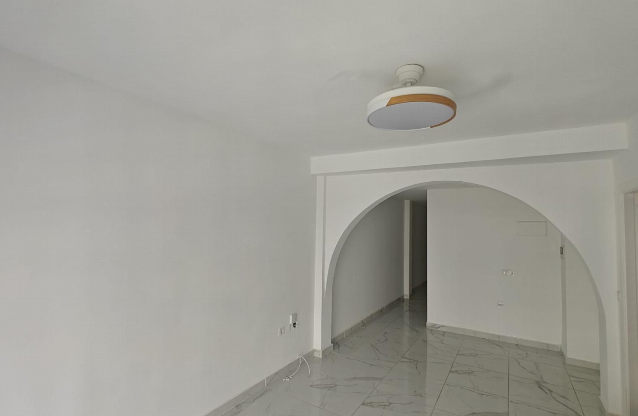 Resale - Apartment - Torrevieja - Acequion