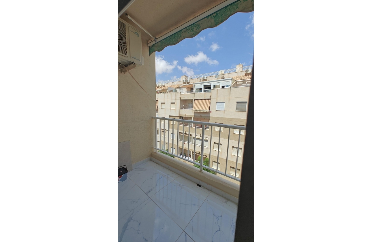 Resale - Apartment - Torrevieja - Acequion