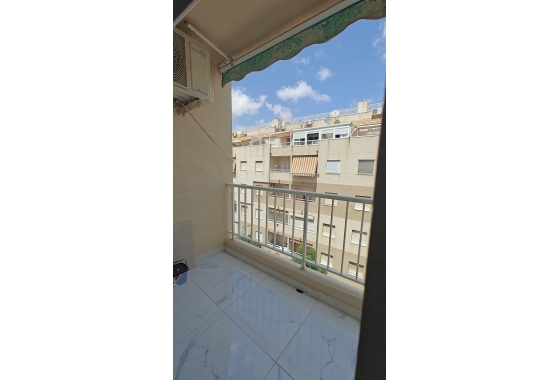 Resale - Apartment - Torrevieja - Acequion