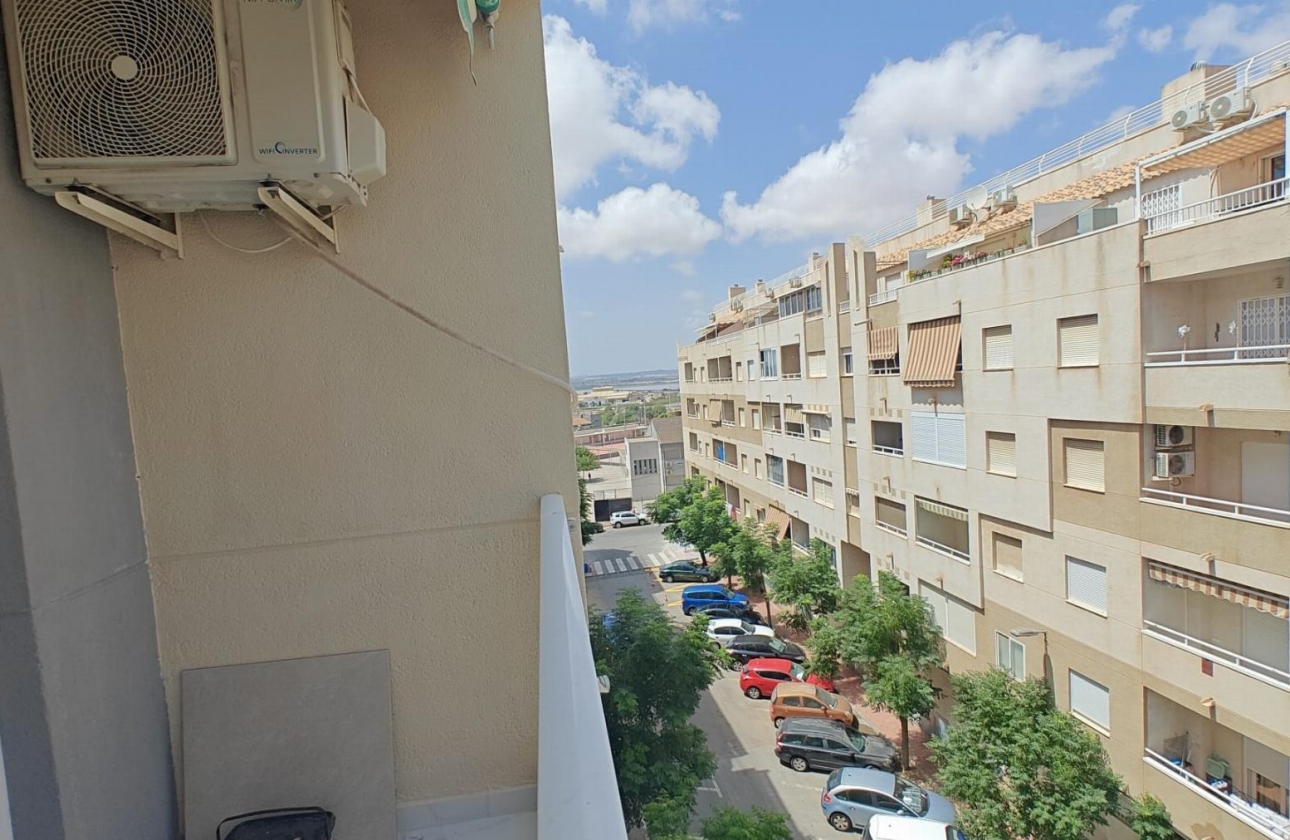 Resale - Apartment - Torrevieja - Acequion
