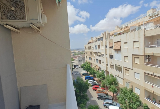 Resale - Apartment - Torrevieja - Acequion