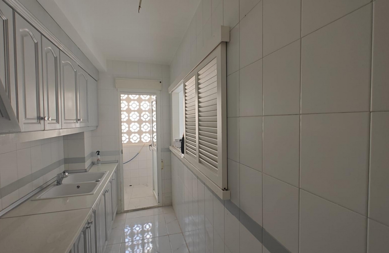 Resale - Apartment - Torrevieja - Acequion