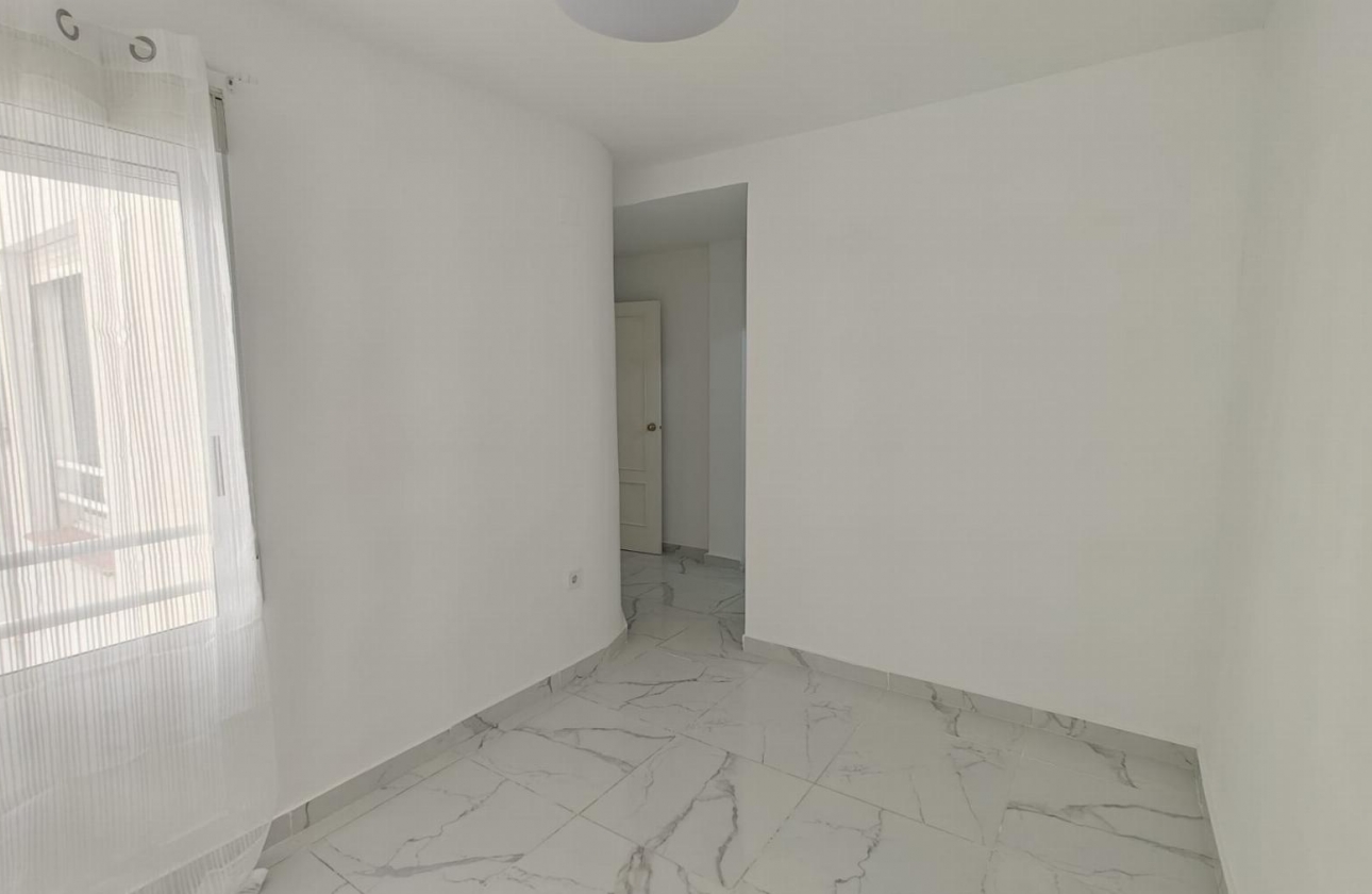 Resale - Apartment - Torrevieja - Acequion