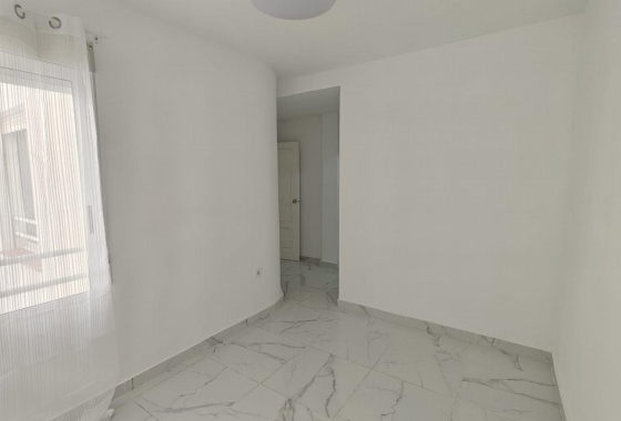 Resale - Apartment - Torrevieja - Acequion