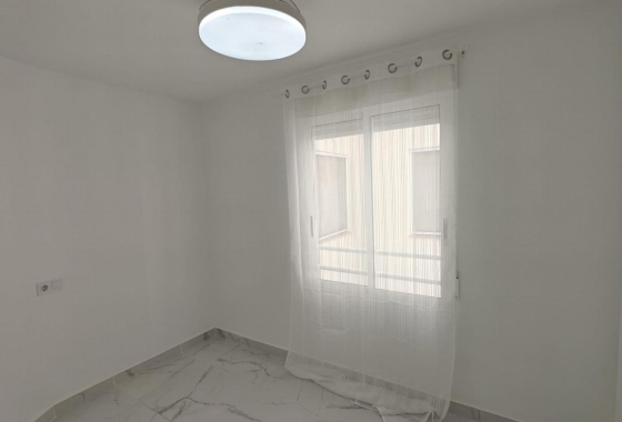 Resale - Apartment - Torrevieja - Acequion