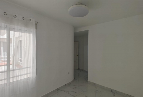 Resale - Apartment - Torrevieja - Acequion