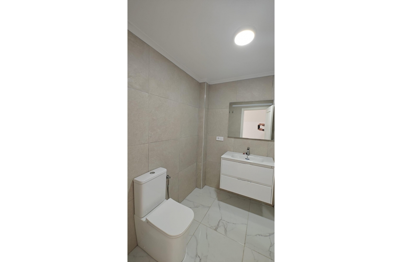 Resale - Apartment - Torrevieja - Acequion