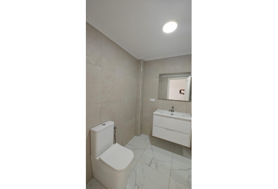 Resale - Apartment - Torrevieja - Acequion