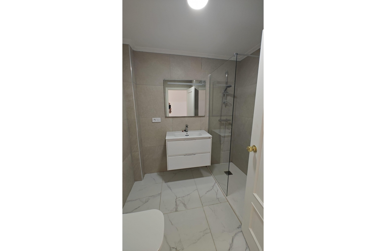 Resale - Apartment - Torrevieja - Acequion