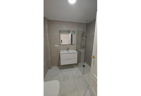 Resale - Apartment - Torrevieja - Acequion