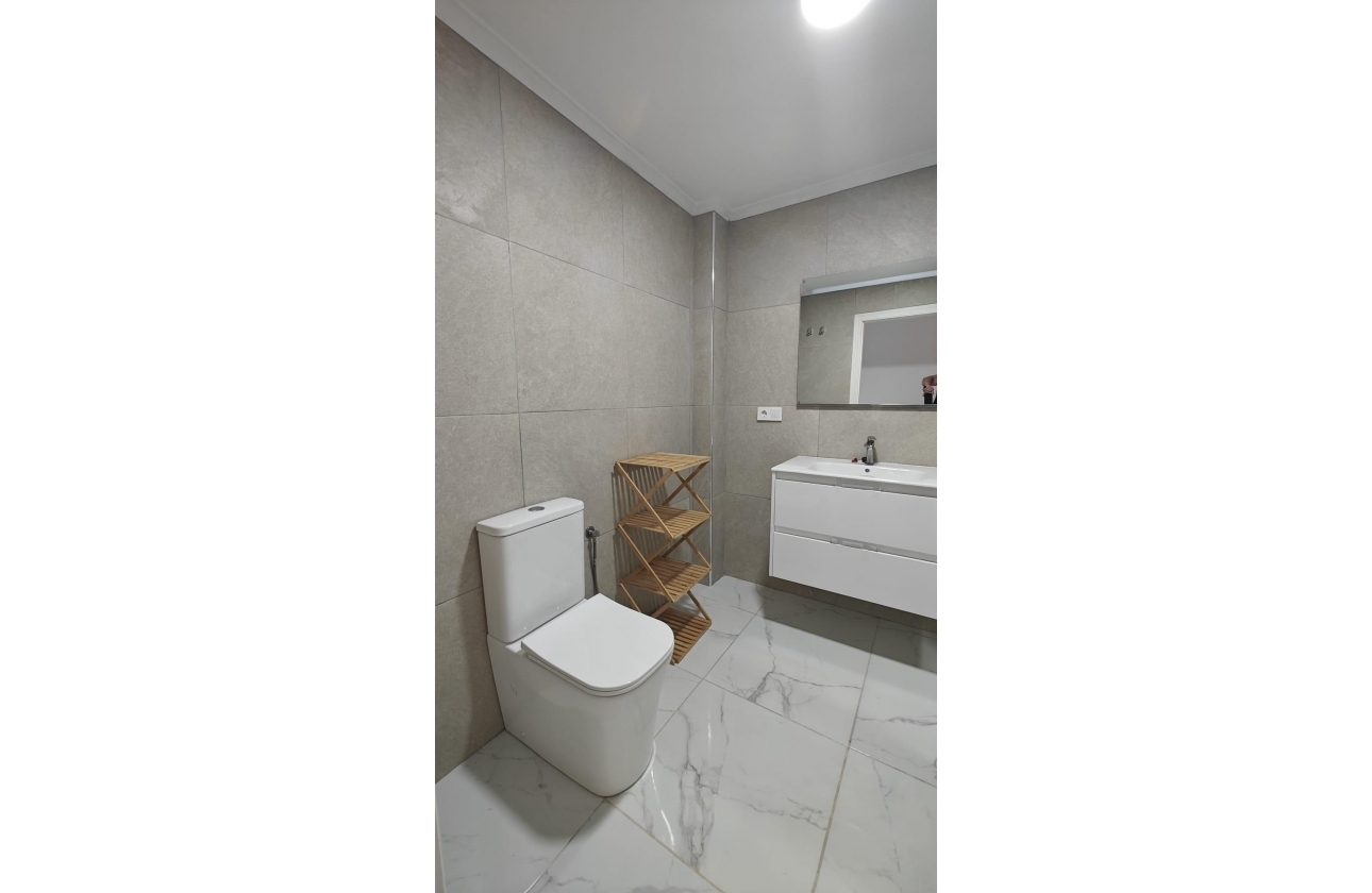 Resale - Apartment - Torrevieja - Acequion