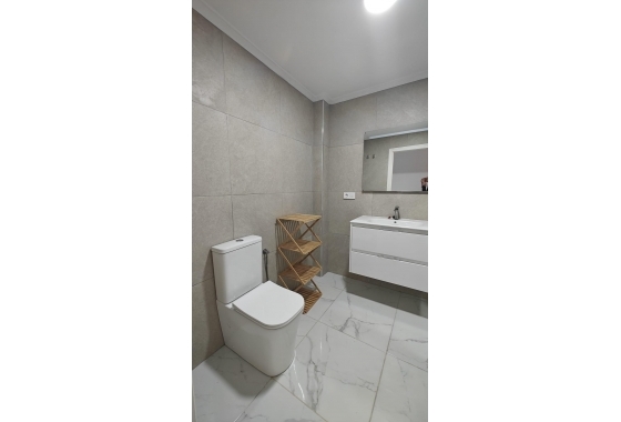 Resale - Apartment - Torrevieja - Acequion