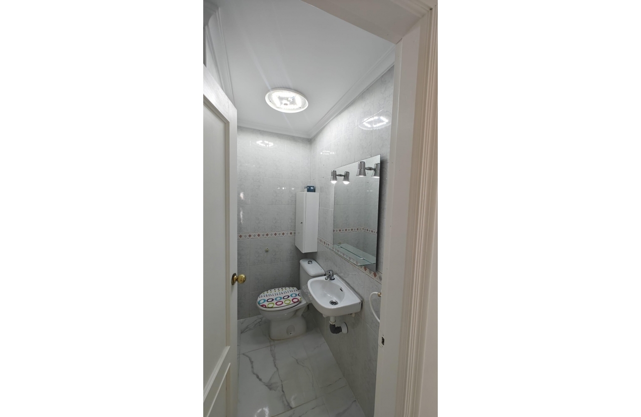Resale - Apartment - Torrevieja - Acequion