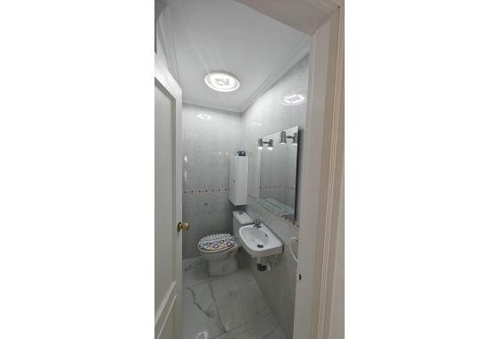 Resale - Apartment - Torrevieja - Acequion