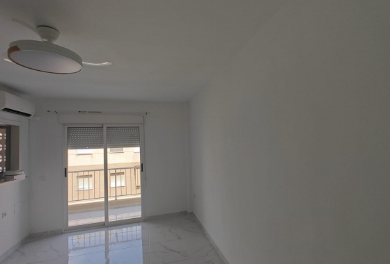 Resale - Apartment - Torrevieja - Acequion