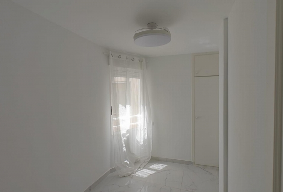 Resale - Apartment - Torrevieja - Acequion