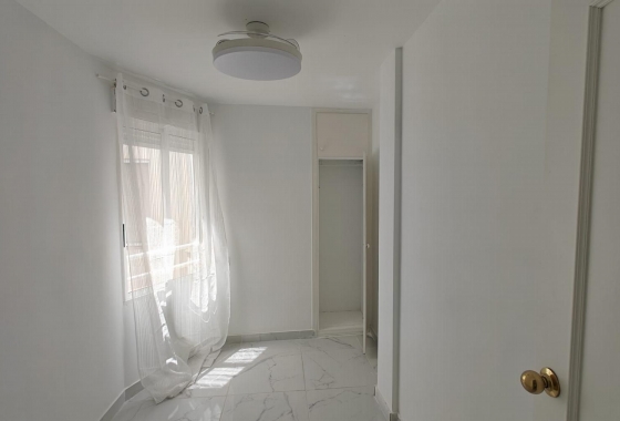 Resale - Apartment - Torrevieja - Acequion
