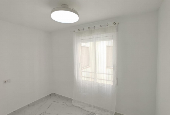 Resale - Apartment - Torrevieja - Acequion