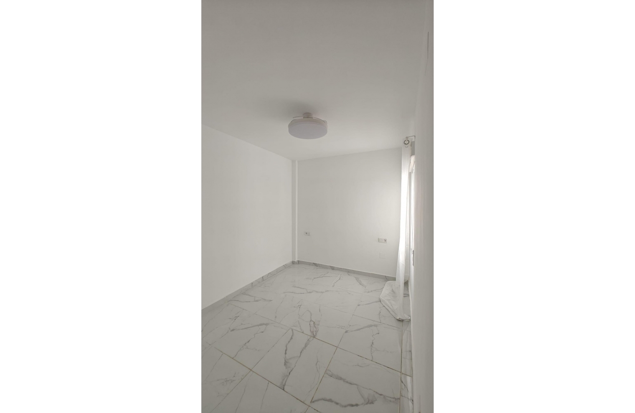 Resale - Apartment - Torrevieja - Acequion