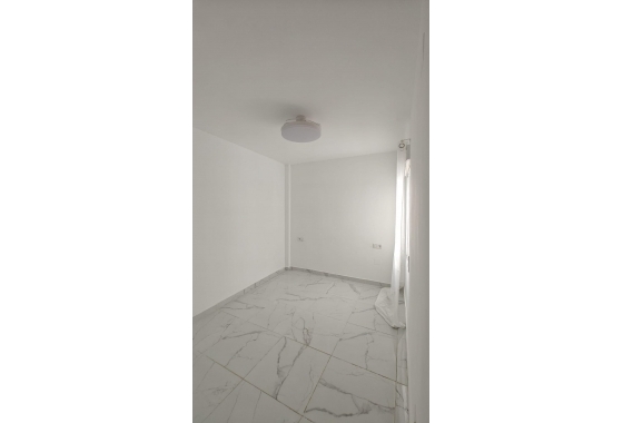 Resale - Apartment - Torrevieja - Acequion