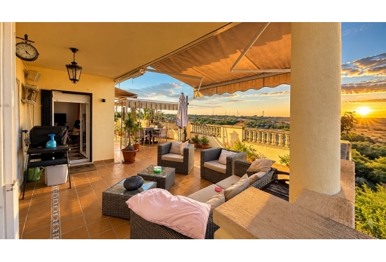 Resale - Villa - Dehesa de Campoamor - Las Ramblas Golf