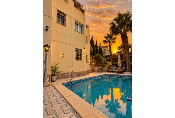 Resale - Villa - Dehesa de Campoamor - Las Ramblas Golf