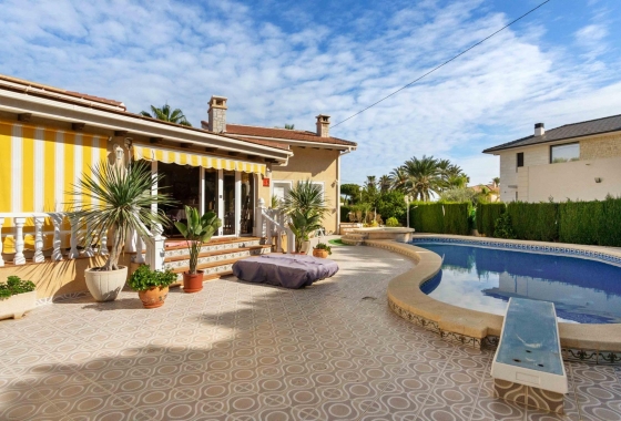 Resale - Villa - Cabo Roig - MUY CERCA DE LA PLAYA