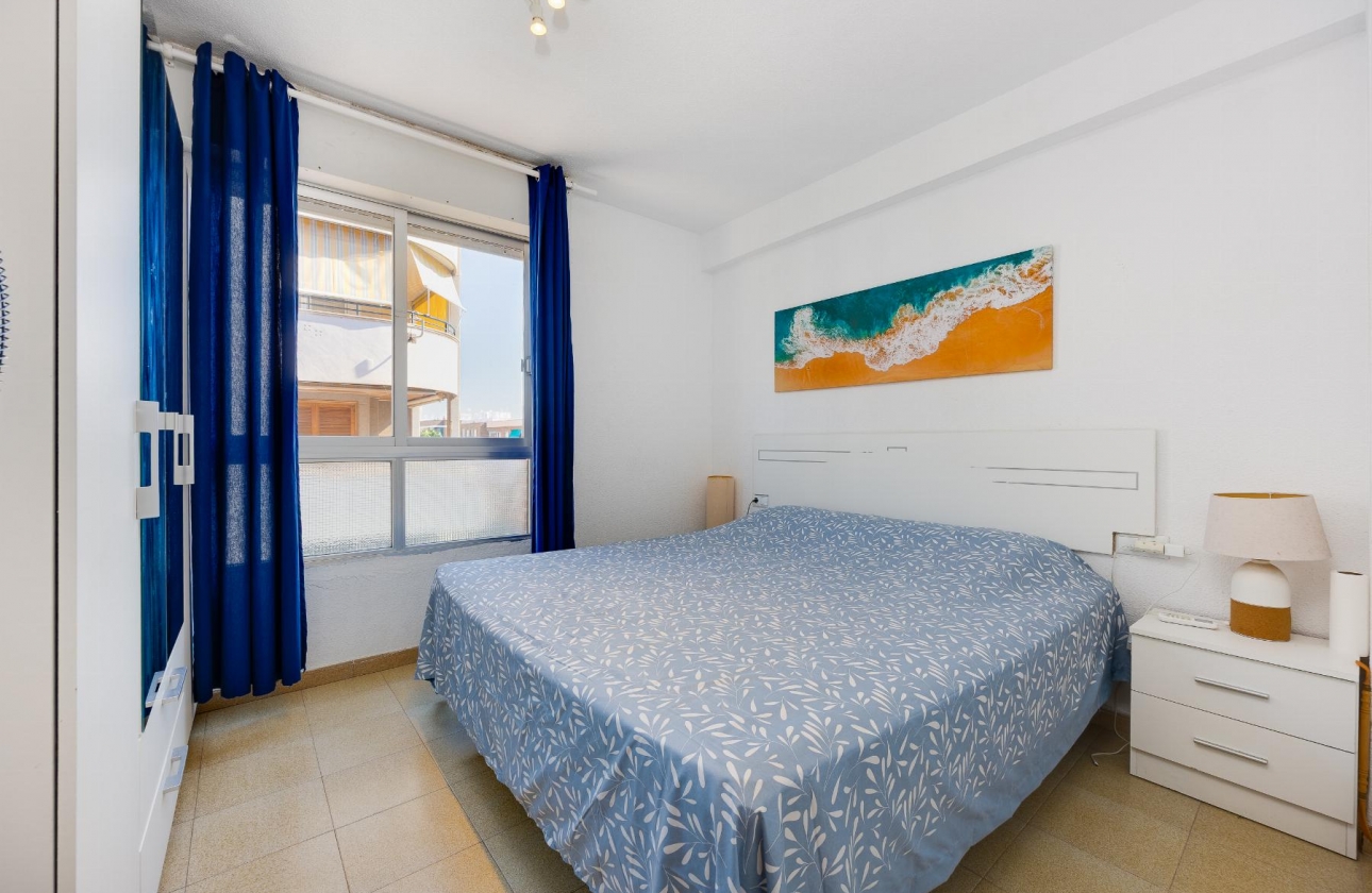 Resale - Apartment - Torrevieja - Playa del Acequión