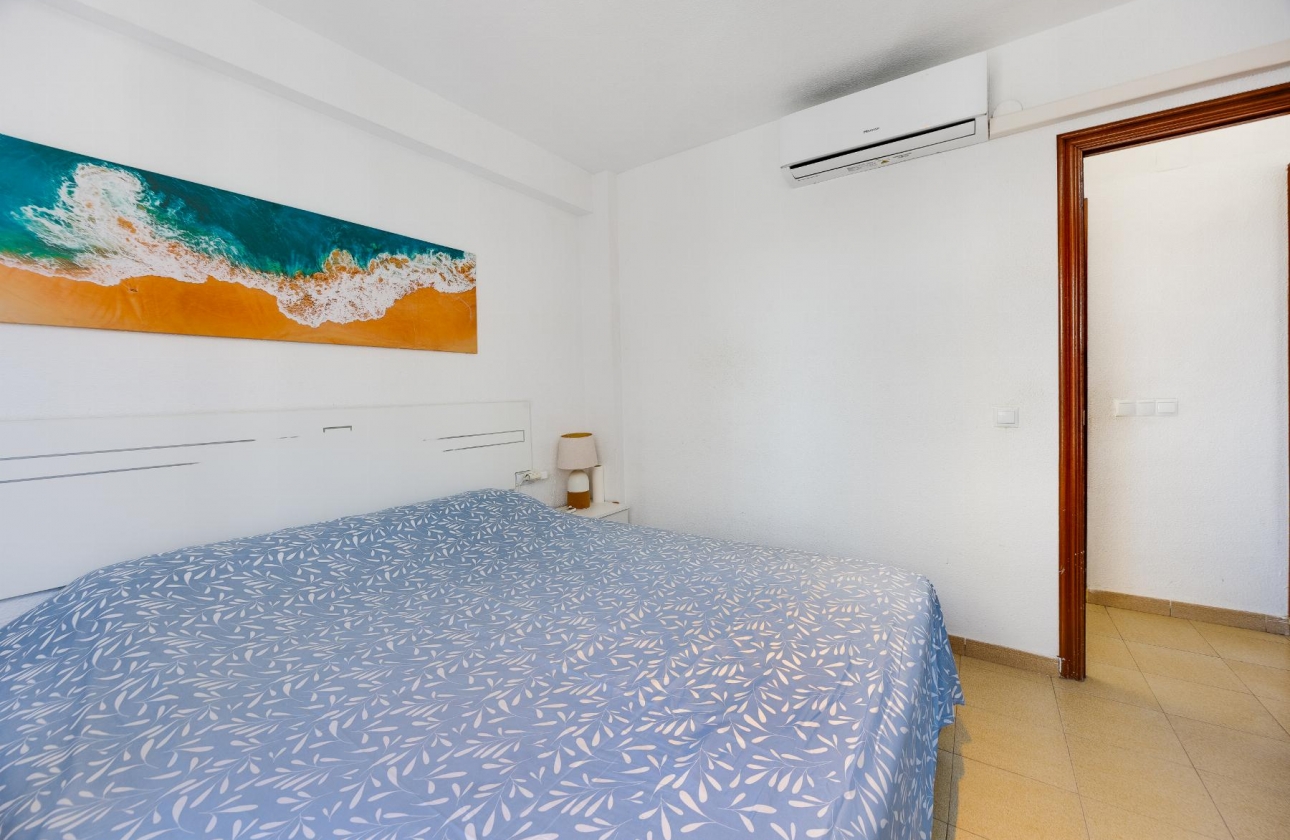 Resale - Apartment - Torrevieja - Playa del Acequión