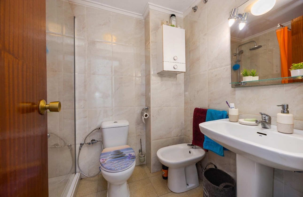 Resale - Apartment - Torrevieja - Playa del Acequión