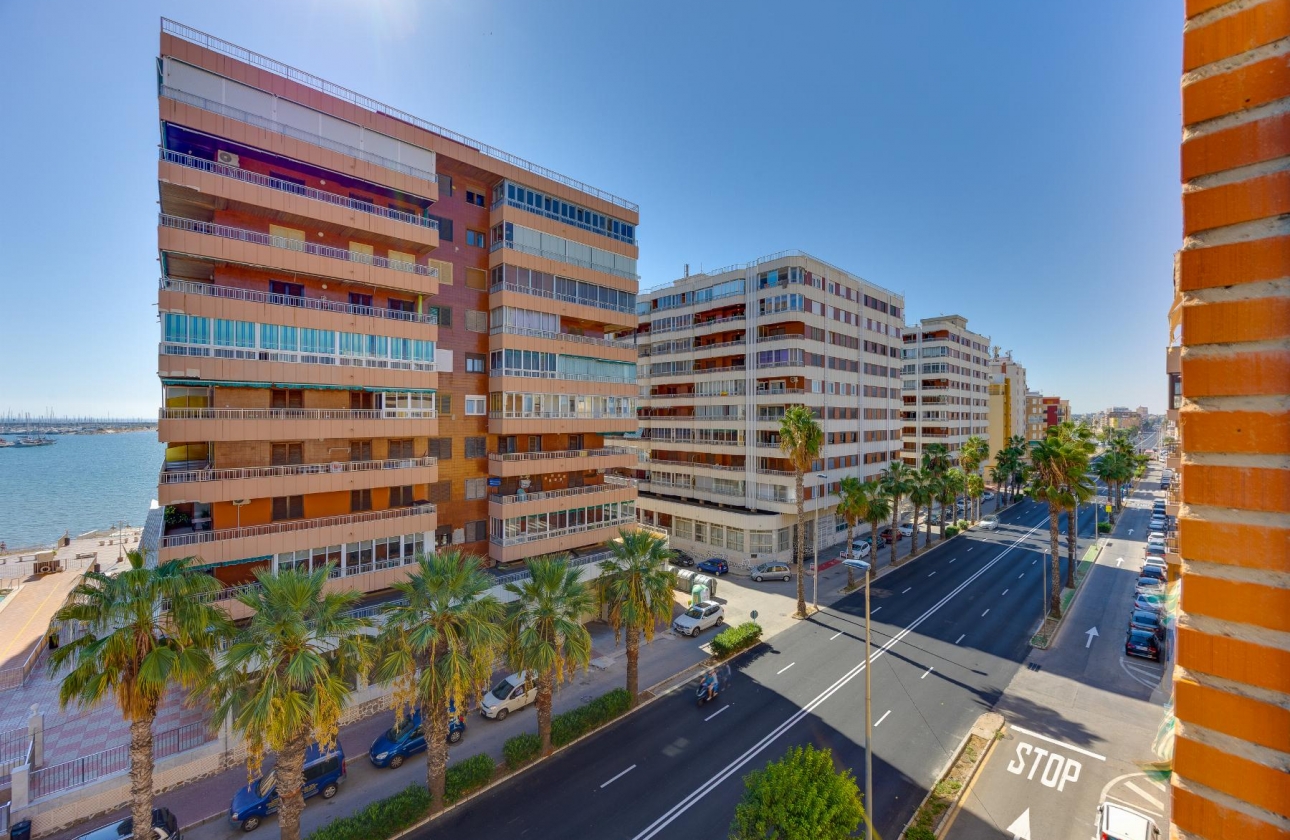 Resale - Apartment - Torrevieja - Playa del Acequión
