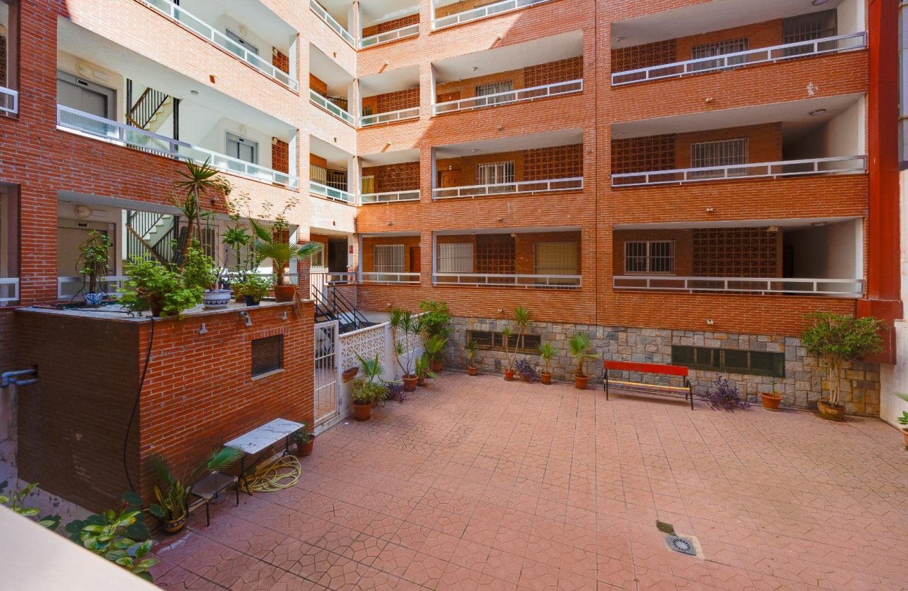 Resale - Apartment - Torrevieja - Playa del Acequión