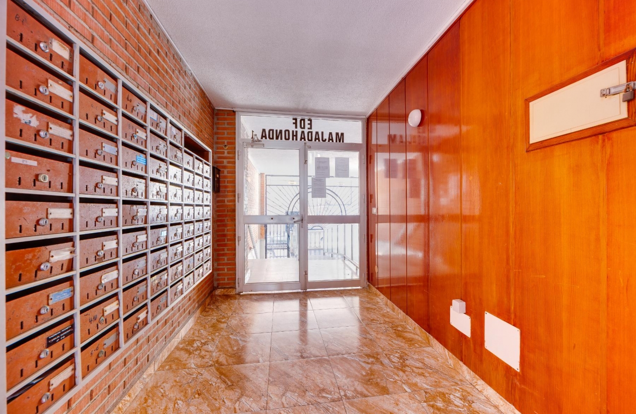 Resale - Apartment - Torrevieja - Playa del Acequión