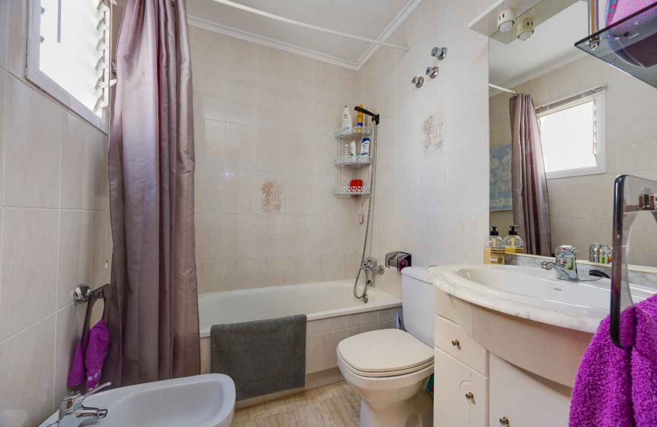 Resale - Apartment - Torrevieja - Playa del Acequión