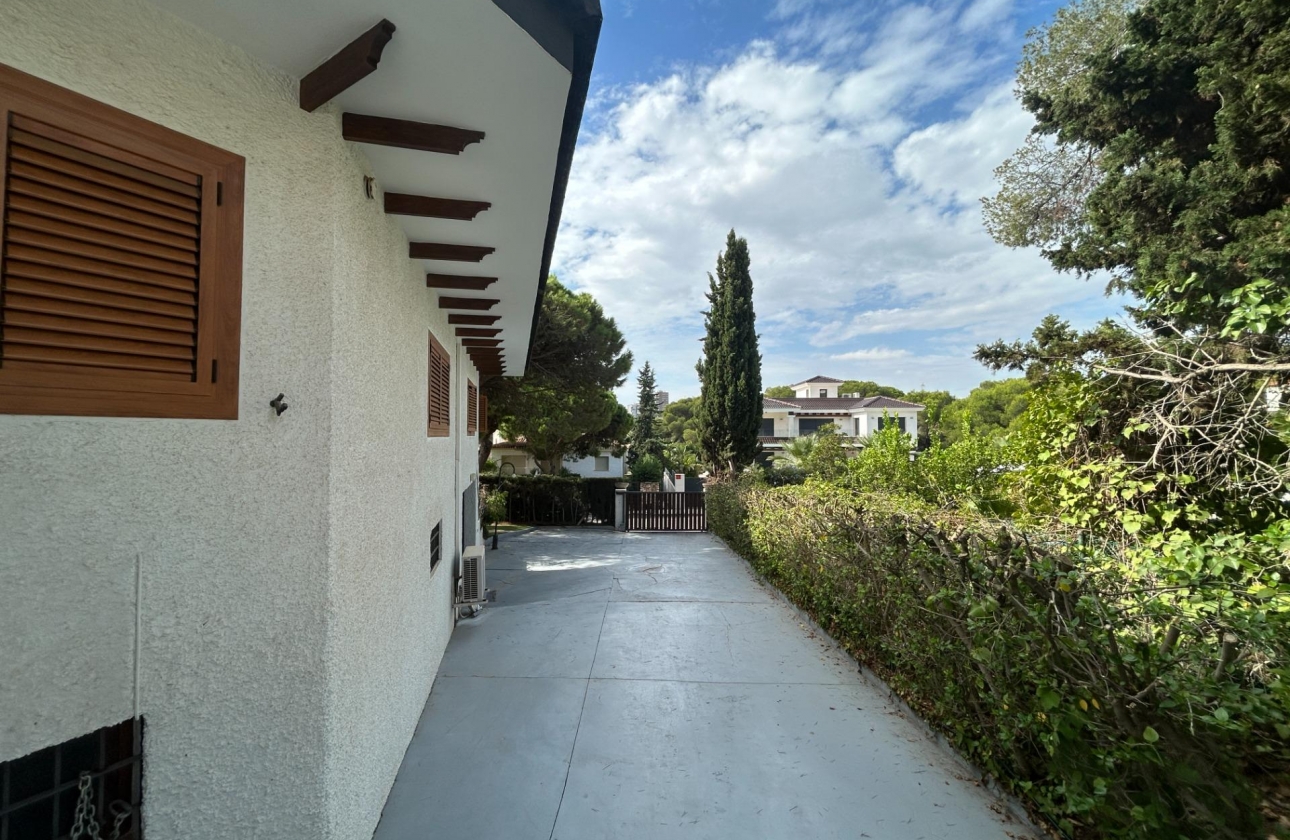 Resale - Villa - Orihuela Costa - Campoamor
