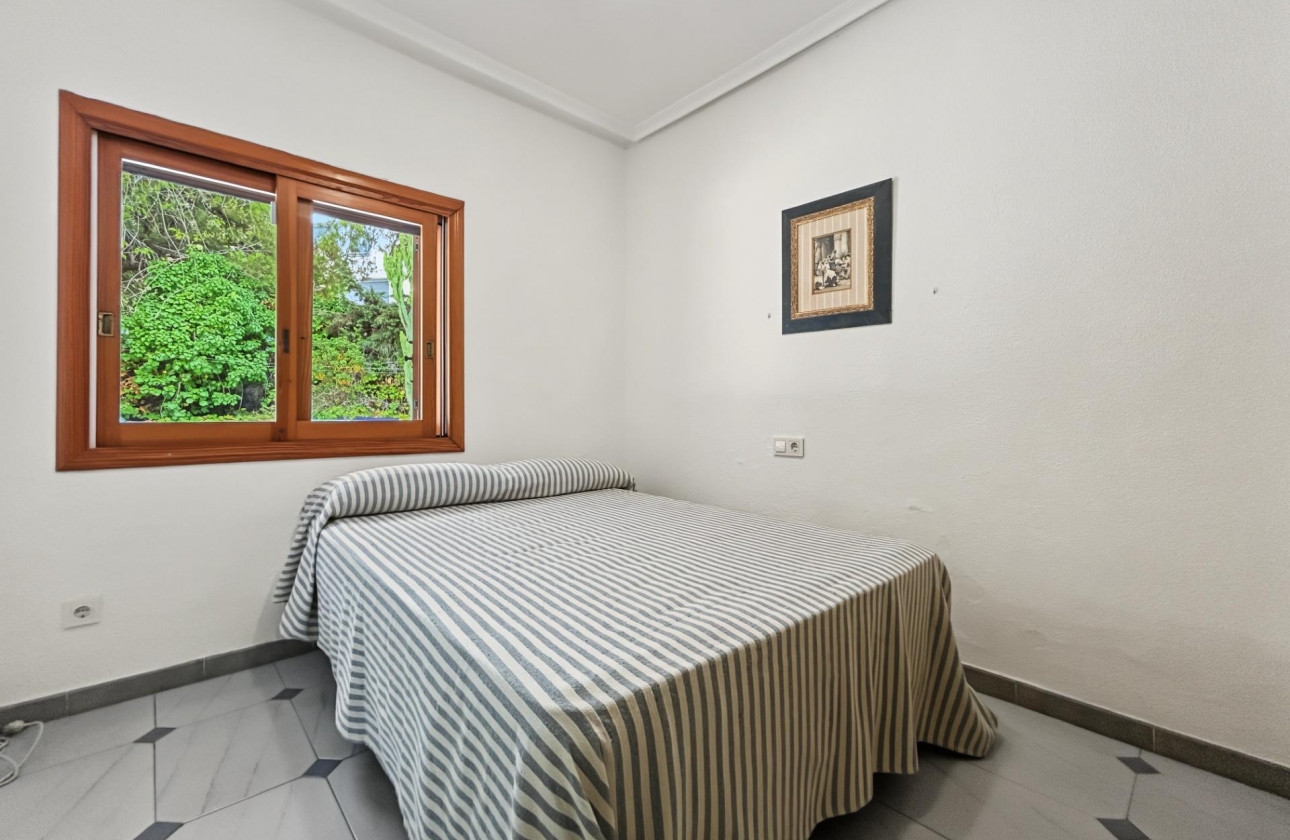 Resale - Villa - Orihuela Costa - Campoamor