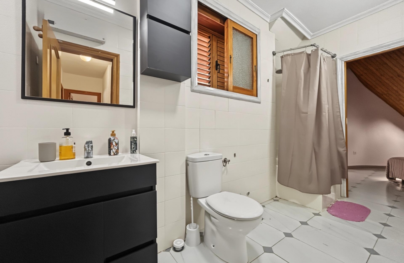 Resale - Villa - Orihuela Costa - Campoamor