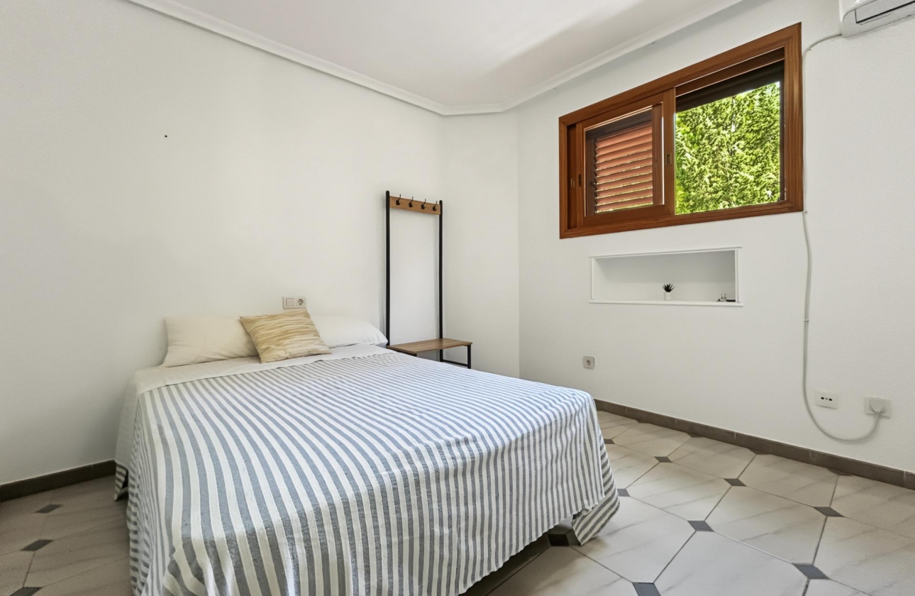 Resale - Villa - Orihuela Costa - Campoamor
