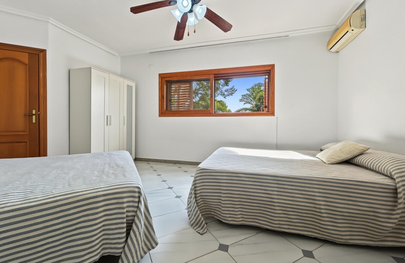 Resale - Villa - Orihuela Costa - Campoamor
