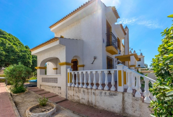 Resale - Villa - Torrevieja - Los altos